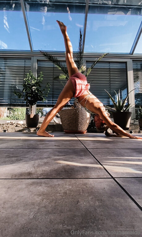 Solunamalou model naked photo