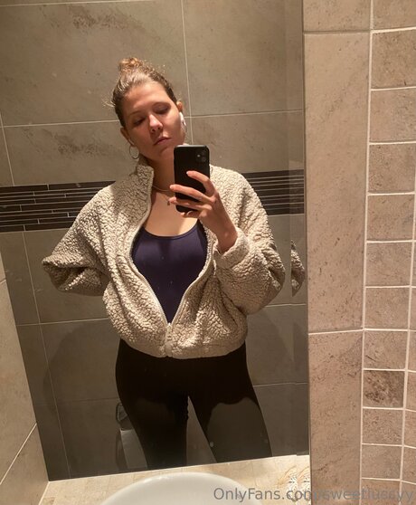 Sweetlussyy sex star photos