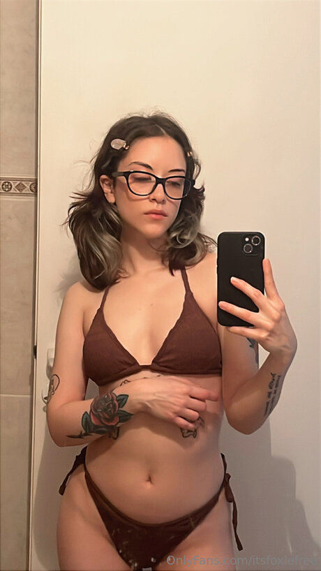 Itsfoxiefree pornstar nude img