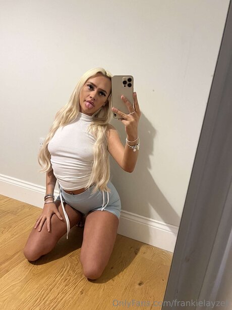 Frankielayzell pretty model image