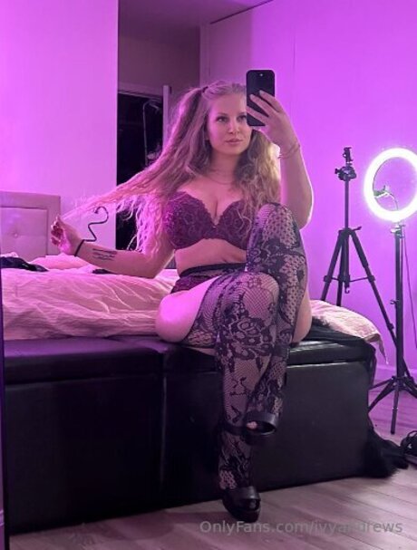 Ivyandrews naked model image