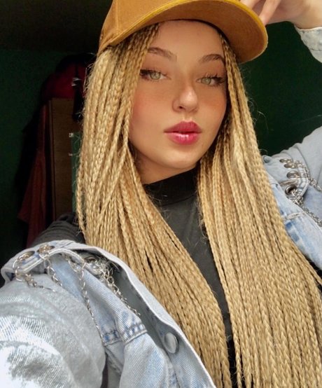 Lourdesazu star erotic photos