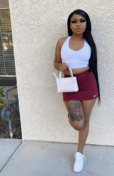 Fineasskey adult model photos