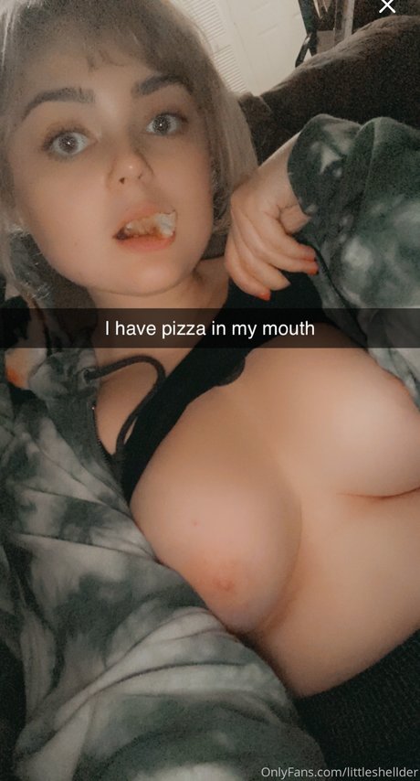 Little Shellder sexy model pictures