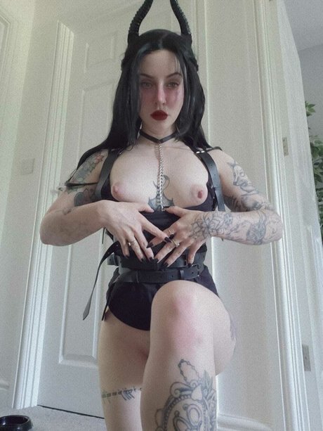 _Pun Queen model erotic pics