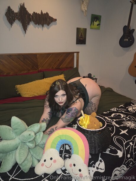 Freemistressofmagik free model photos