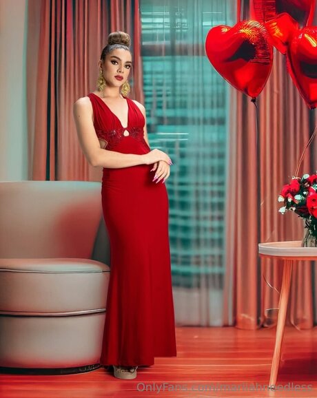 Mariiahneedless nudes model img