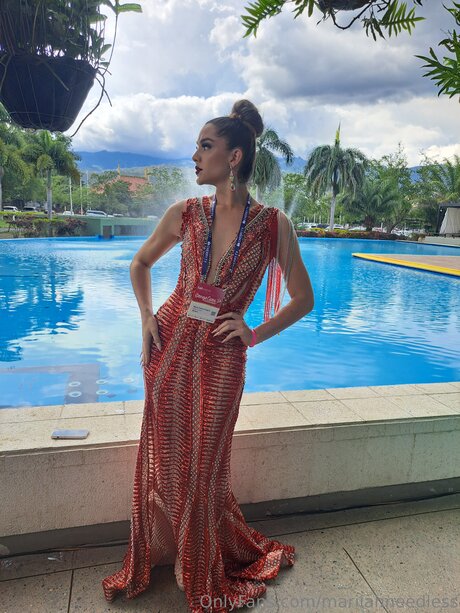 Mariiahneedless best model images