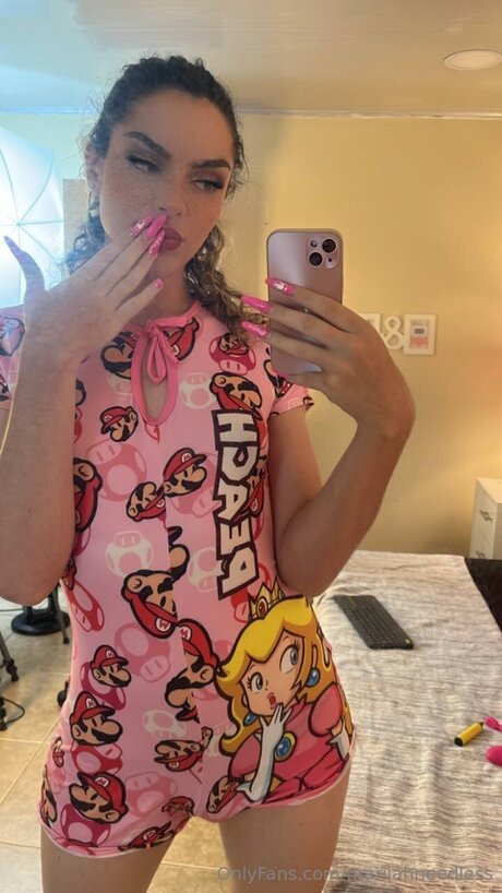 Mariiahneedless pornstar adult images