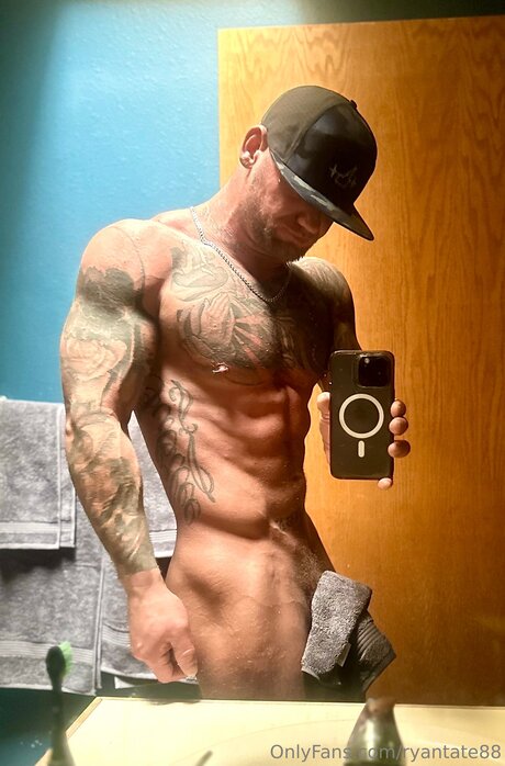 Ryantate88 star sexy picture