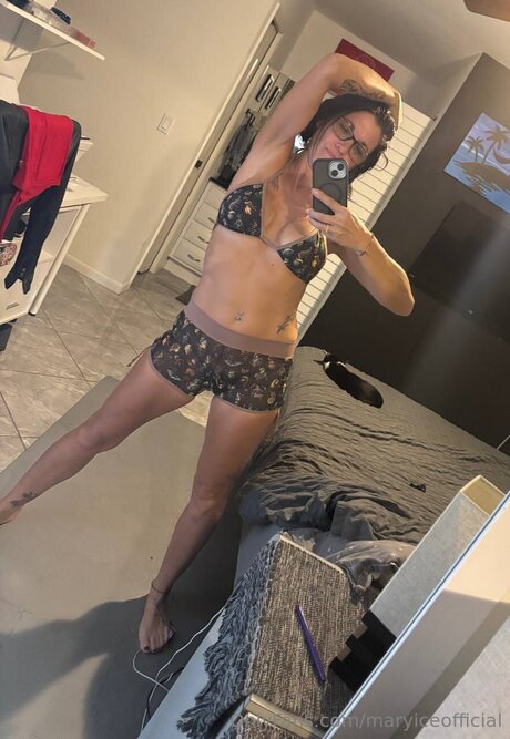 Maryiceofficial sexy actress pictures