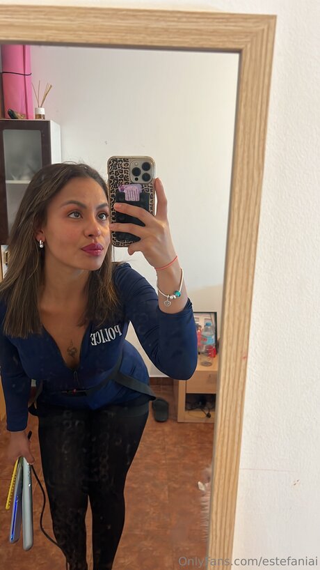 Estefaniai model top pic