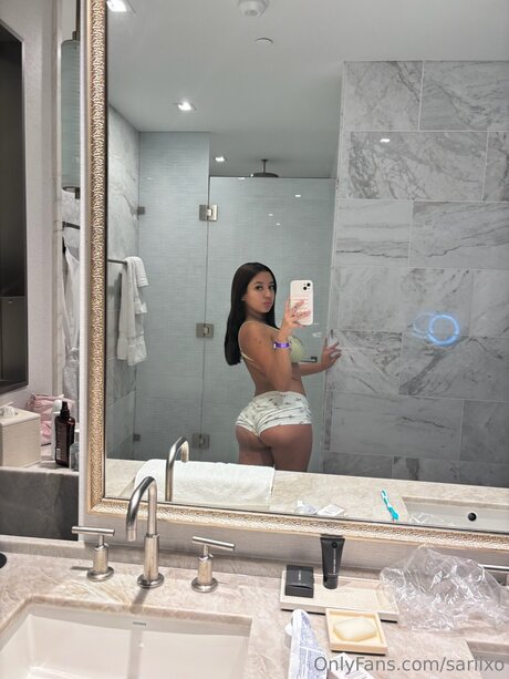 Sariahxoxo model beautiful images