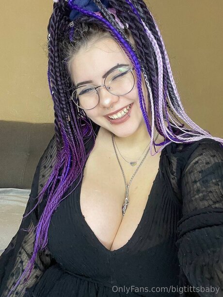 Bigtittsbaby pornographic model photos