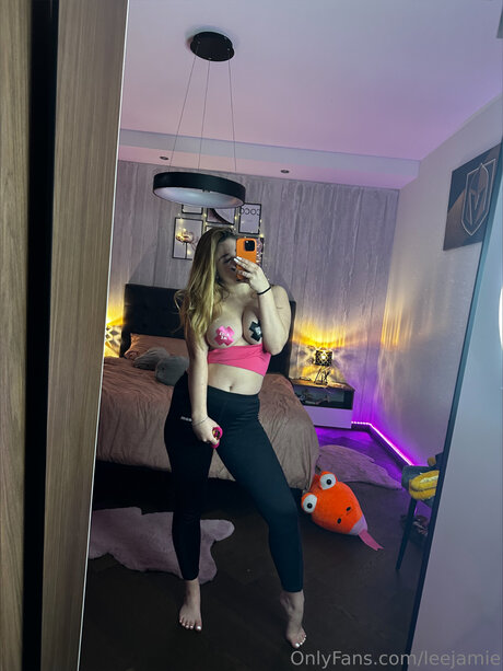 Leejamie pretty model photo