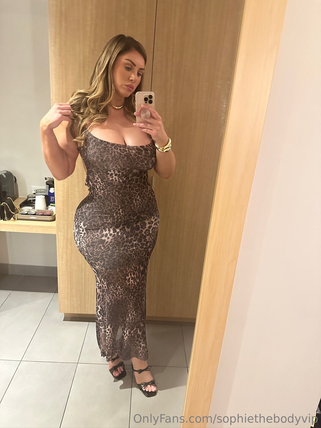 Sophiethebodyvip model top picture