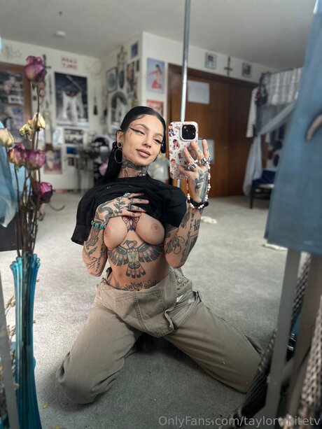 Taylorwhitetv pretty actress image