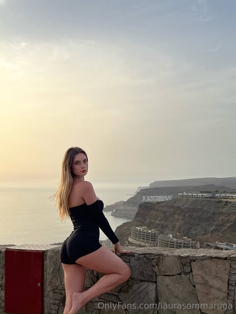 Laurasommaruga sexy actress img