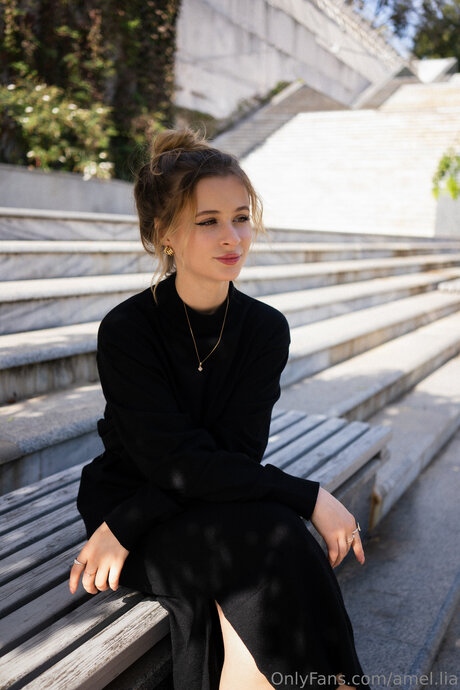 Amel Lia pretty model image