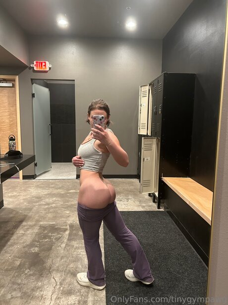 Tinygympawg model xxx picture