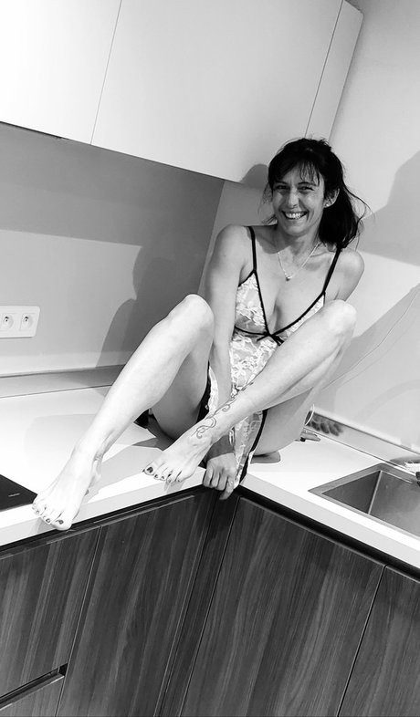 Lili jolie hot model photo