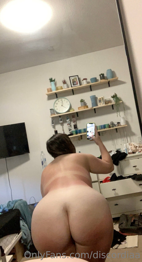 Discordiaa model naked photo