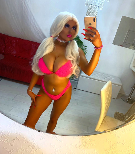 Jade Lyne pretty pornstar pic