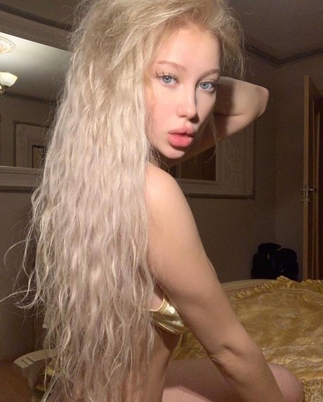 Sophia moonlight model beautiful images