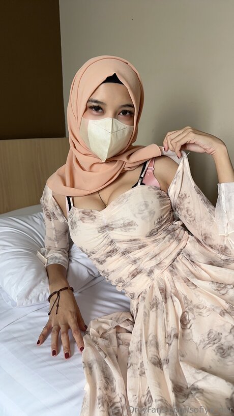 Sofiya Nur model nude image