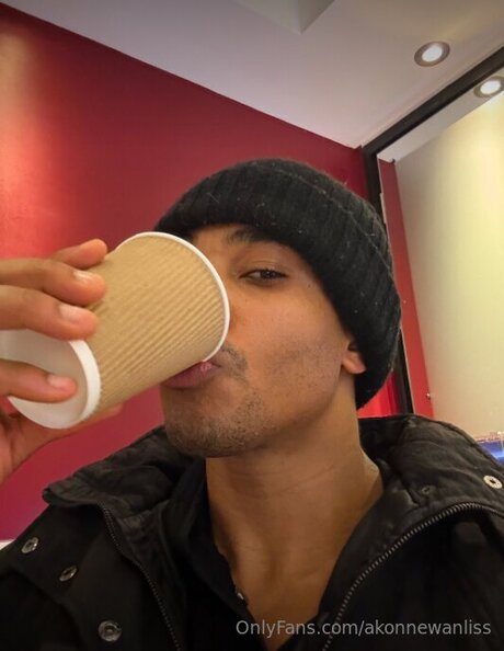 Akonnewanliss pornographic actress pics