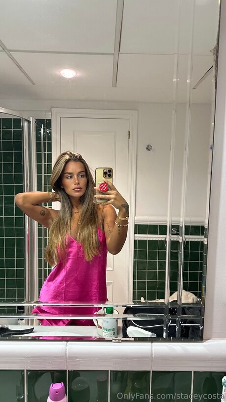 Stassycadot exclusive star photo