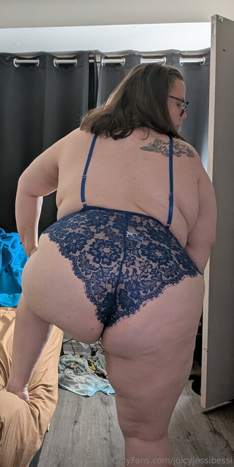 Juicyjessibessi hot pornstar image