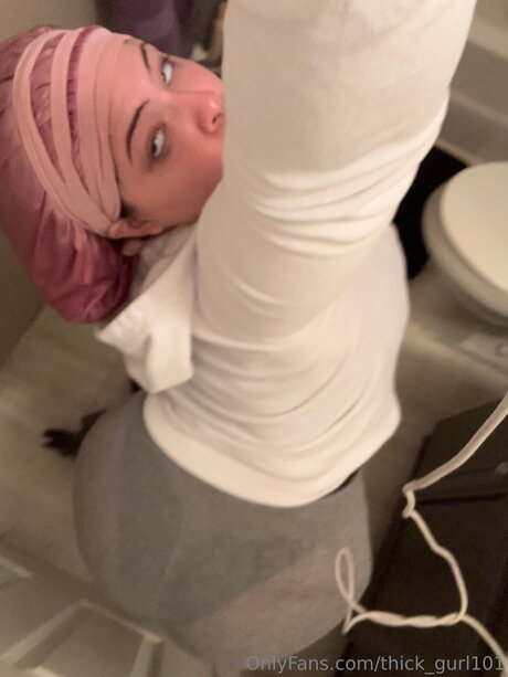 Thick Gurl101 pornstar nudes galleries