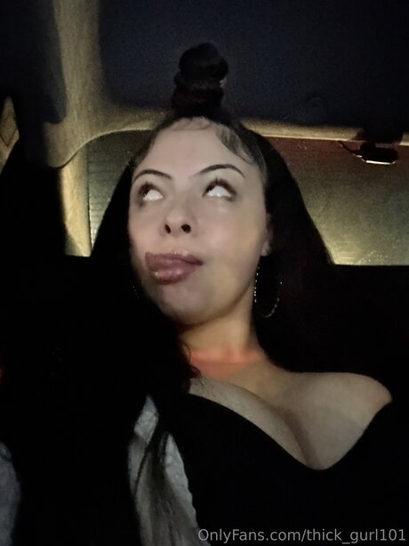 Thick Gurl101 nude model image