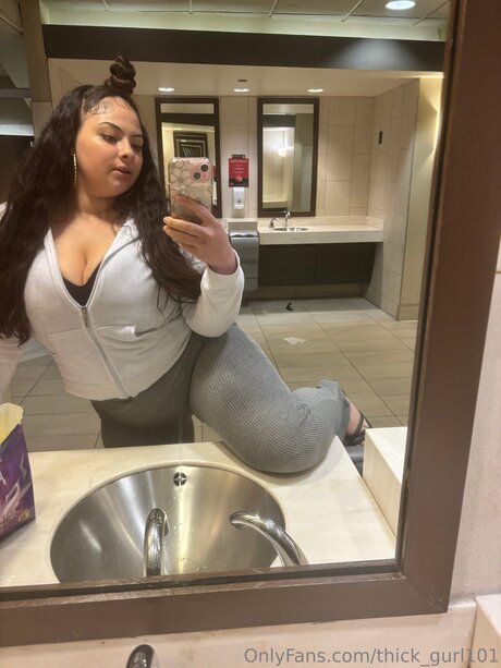 Thick Gurl101 pornstar xxx pics