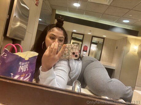 Thick Gurl101 best model pics