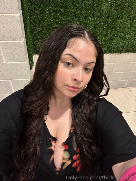 Thick Gurl101 high quality model picture