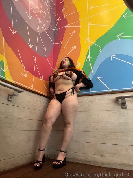 Thick Gurl101 model hd pictures