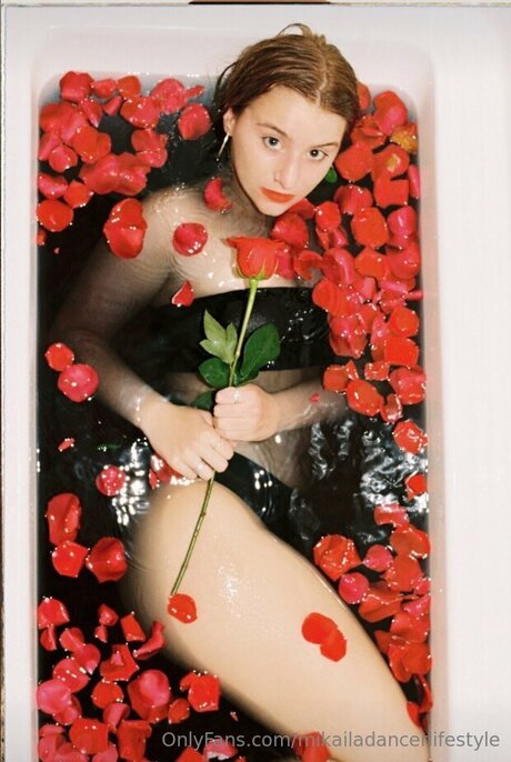 Mikailadancerlifestyle pornstar naked pic