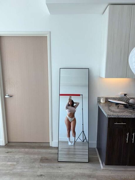 Jacquelinevalentinefree hot actress images