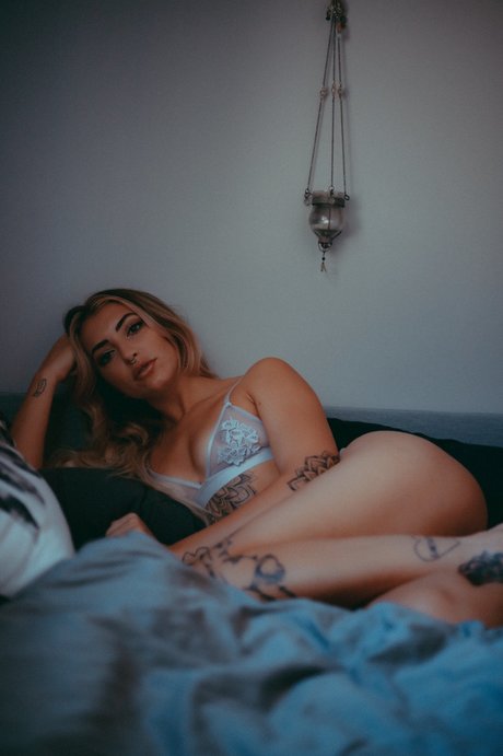 Miss Angelique W pornstar sexy pictures