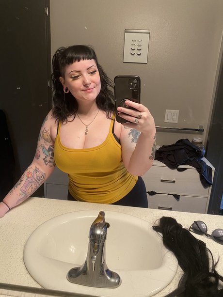 Bunnyrosexx naked model pictures