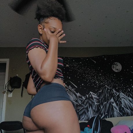 Little Me Profile pic