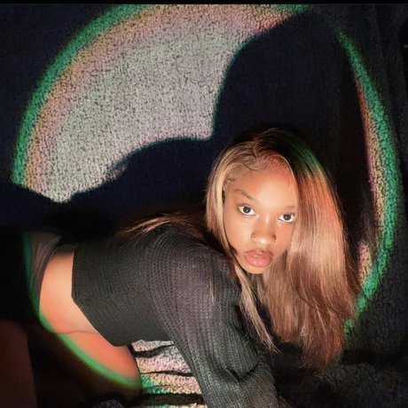 Little Me star hot photos