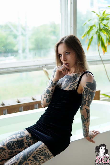 Tattooed Russian porn actress picture