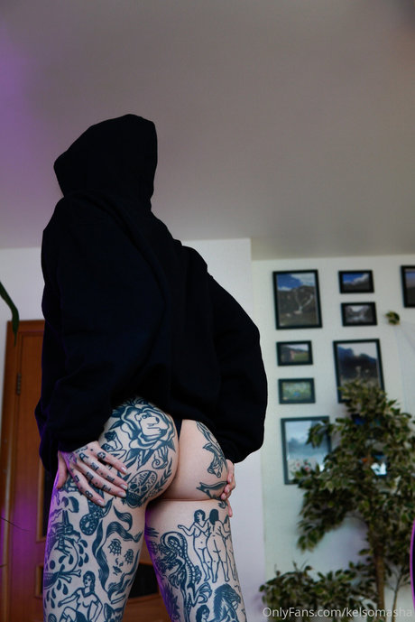 Tattooed Russian pornstar nice picture