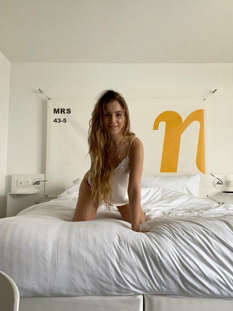 Little Queen model hot image