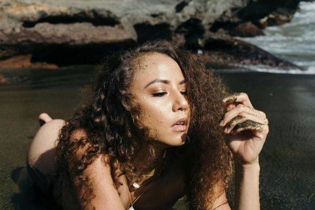 Lilium nude actress img