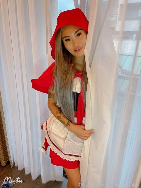 Lola Tessa nudes actress archive