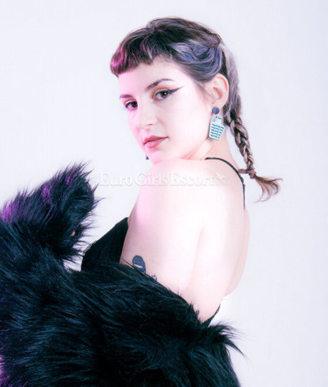 Zzofih star naked image